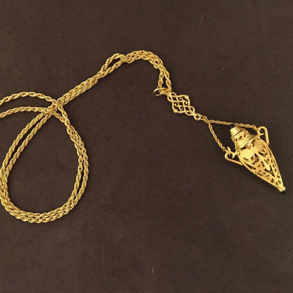 Vintage Pendant &  Necklace Urn Ornate Open Work Gold Women's Jewelry 1980's - Picture 4 of 10